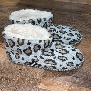 Mukluks slippers